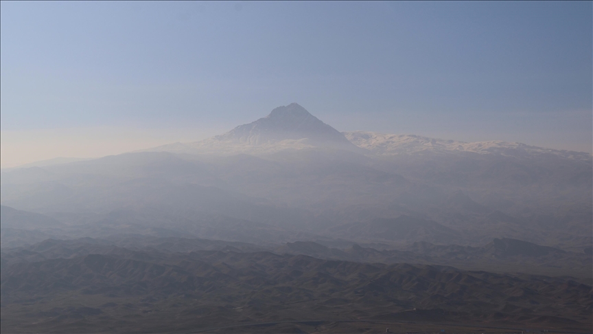 Iğdır'da Tekelti Dağı sisler arasında görüntülendi
