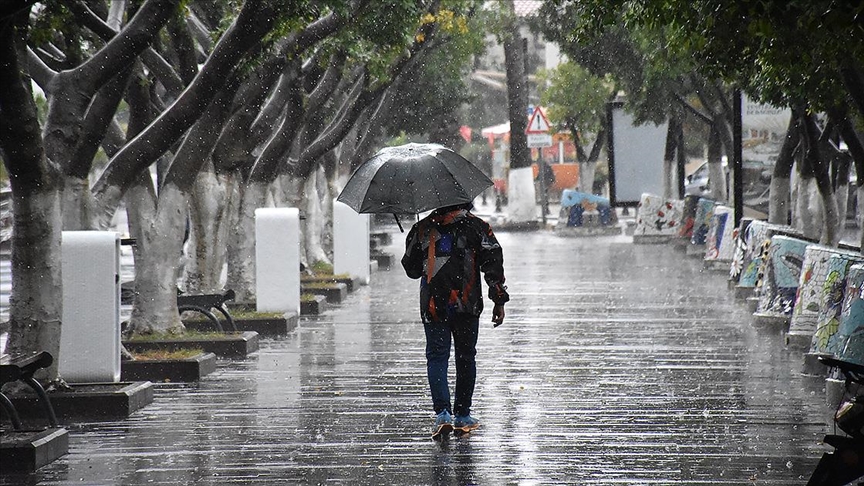 Meteorolojiden Türkiye'nin bazı bölgeleri için kuvvetli yağış ile fırtına uyarısı