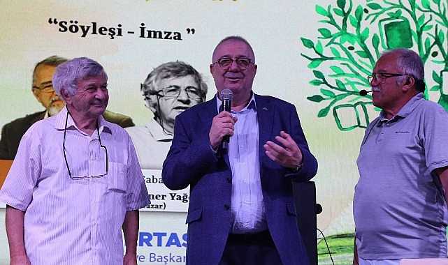 8. Edremit Kitap Fuarı'nda üçüncü gün: Ustalara saygı, edebiyat ve müzik bir arada