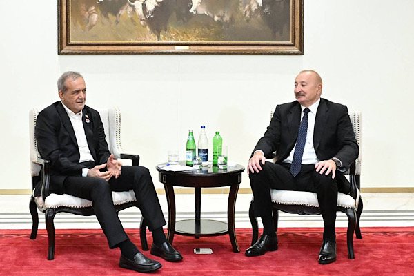 Aliyev ve Pezeşkiyan Bişkek’te bir araya geldi Aliyev ve Pezeşkiyan Bişkek’te bir araya geldi