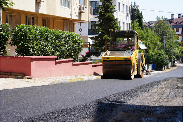 Altıntepe Mahallesi'nde asfalt çalışmaları sürüyor