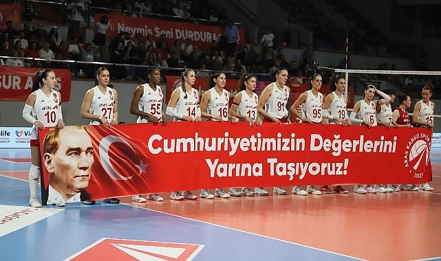 Aras Kargo Spor Kulübü, Sultanlar Ligi'nde Cumhuriyet Bayramı Coşkusunu Parkeye Taşıdı 