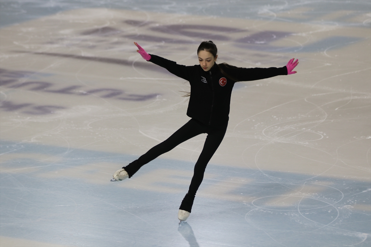 Artistik Buz Pateni Türkiye Şampiyonası, Kocaeli'de başladı