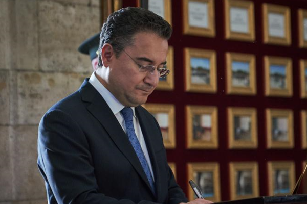 Babacan: Türkiye, gençlerin gelecekten umudunu kaybettiği bir ülke oldu
