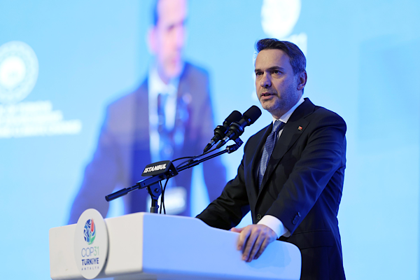 Bakan Bayraktar, Hakkari’de temaslarda bulundu