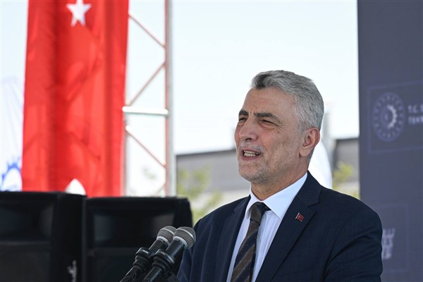 Bakan Bolat, Çorum’da ticaret ve gümrük müdürlüklerini ziyaret etti Bakan Bolat, Çorum’da ticaret ve gümrük müdürlüklerini ziyaret etti