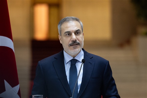 Bakan Fidan, KKTC Başbakanı Üstel ile bir araya geldi Bakan Fidan, KKTC Başbakanı Üstel ile bir araya geldi