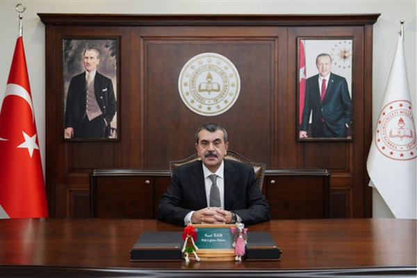Bakan Tekin, ÖğretmenİZ Dergisi'nin yeni sayısını tanıttı Bakan Tekin, ÖğretmenİZ Dergisi'nin yeni sayısını tanıttı