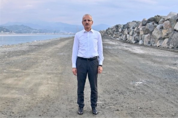 Bakan Uraloğlu, AB Komiseri Marta Kos ile Orta Koridor’u görüştü Bakan Uraloğlu, AB Komiseri Marta Kos ile Orta Koridor’u görüştü