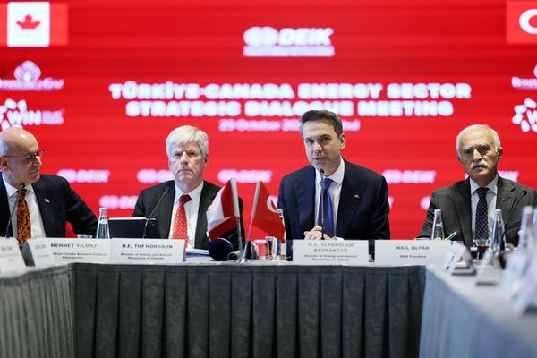 Bayraktar: Dünyanın enerjide daha fazla iş birliğine ve güvenilir ortaklara ihtiyacı var