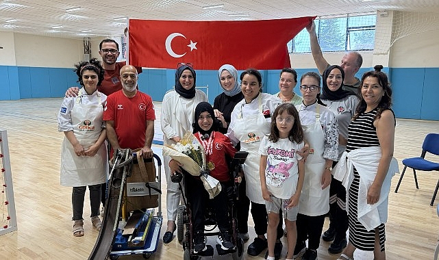 Dünya şampiyonu Havva Alyurt'a sürpriz kutlama