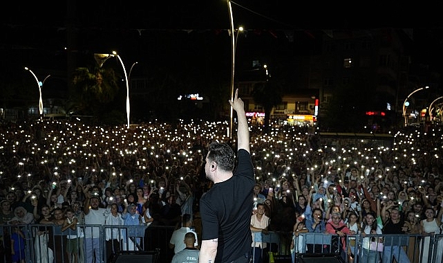 Ekin Uzunlar, Kocaeli'yi Karadeniz ezgileriyle coşturdu