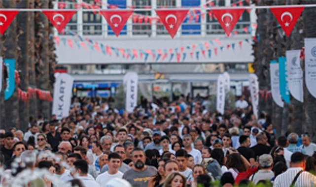 İEF'de eğlence ve sürprizler bir arada