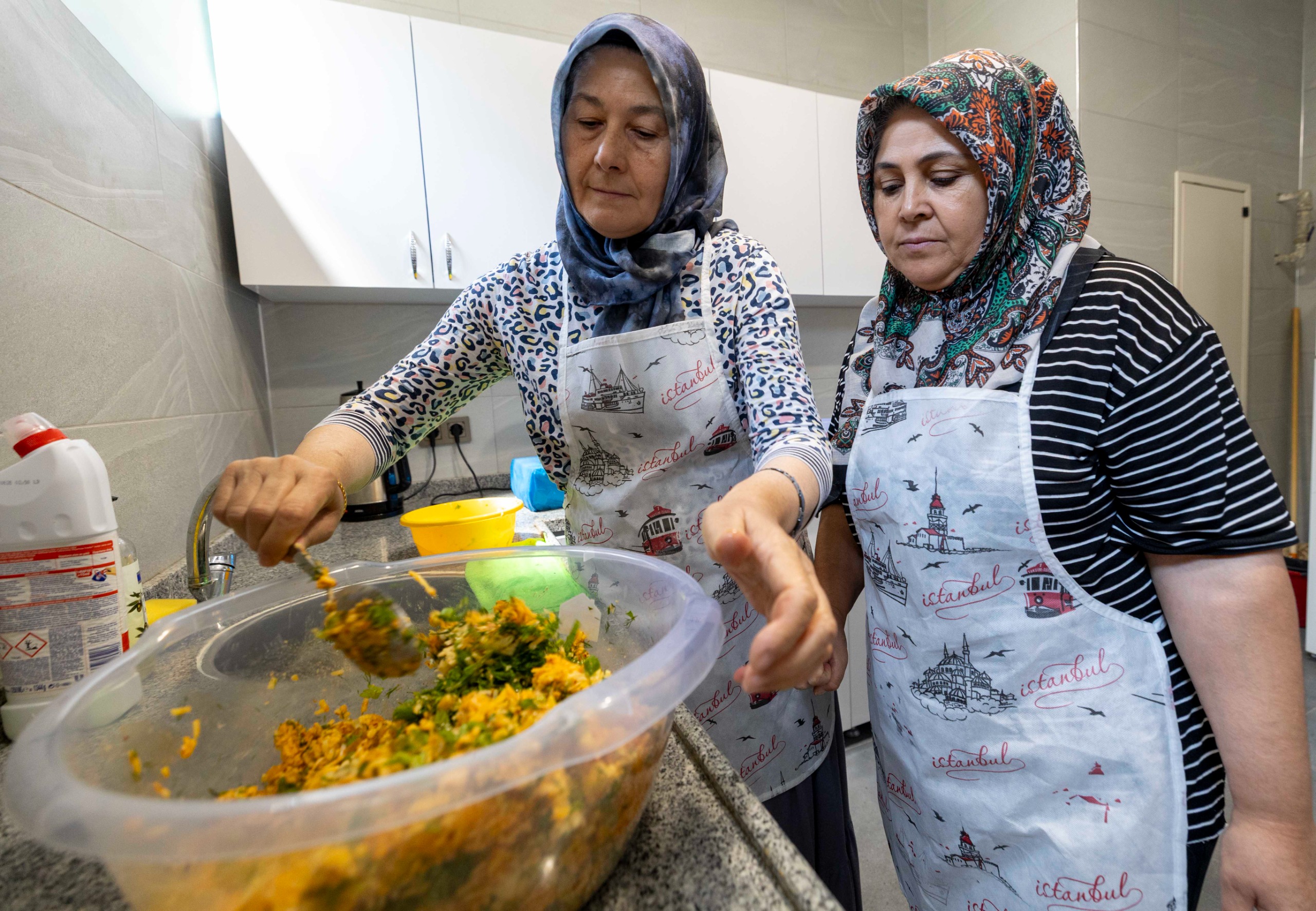 İzmir Büyükşehir Belediyesi’nden annelere dayanışma mutfağı