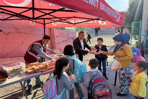 İzmit'te okullarda Beslenme Saati uygulamasını sürdürüyor