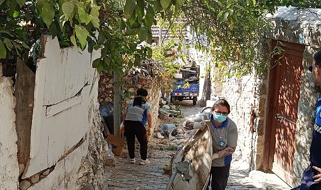 Karaköy'de çöp ev temizlendi