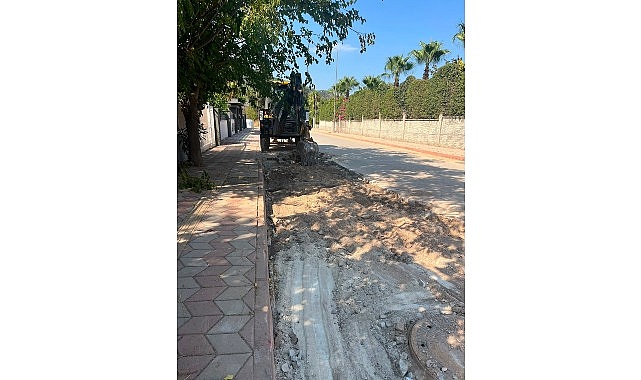Kemer'de bozulan yollarda bakım ve onarım çalışması