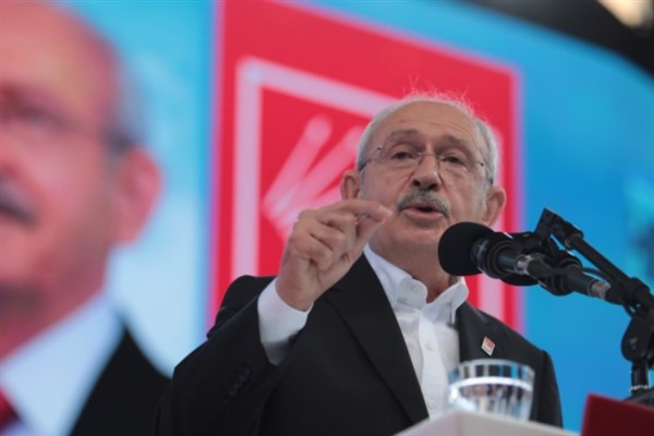 Kılıçdaroğlu, şehit ailesini ziyaret etti Kılıçdaroğlu, şehit ailesini ziyaret etti