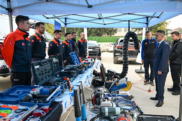 Kocaeli’de lisede deprem ve tahliye tatbikatı gerçekleştirildi