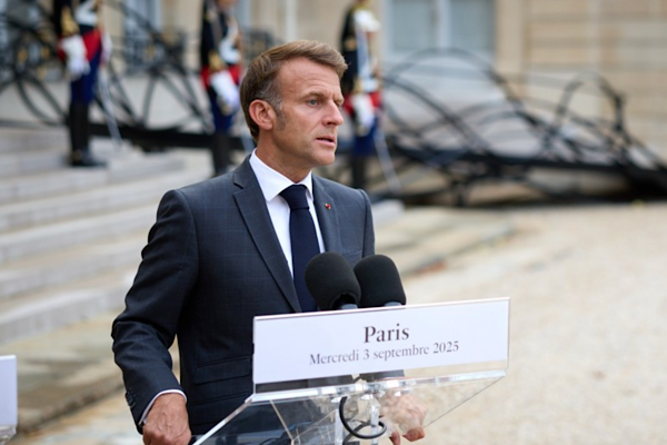 Macron: Al-Zaidi'nin Fransa'yı seçmesi istikrar rolümüzün göstergesidir
