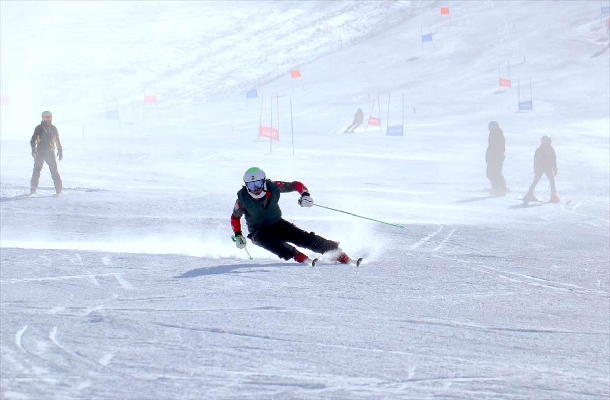 Milli kayakçı Bünyamin Çelik olimpiyat hayaliyle yoğun çalışıyor
