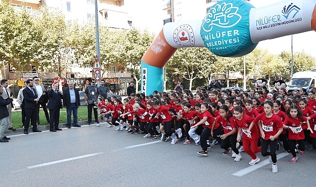 Nilüfer'de bin 749 öğrenci Cumhuriyet için koştu