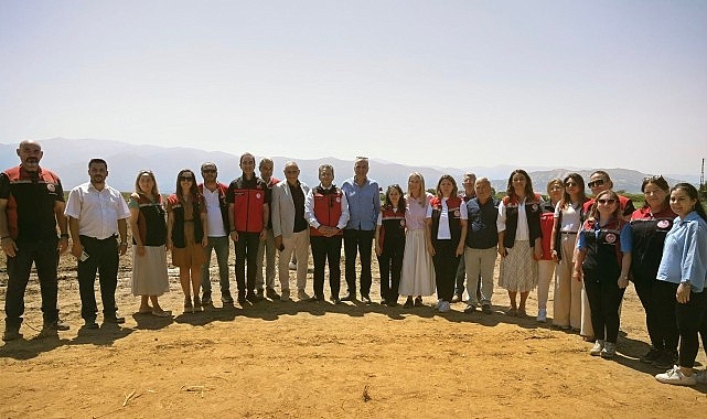 Ödemiş'te Üreticilere Kışlık Sebze Fidesi Desteği