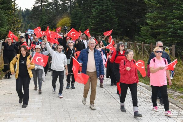 Osmangazi Belediyesi’nden Uludağ’da Cumhuriyet yürüyüşü