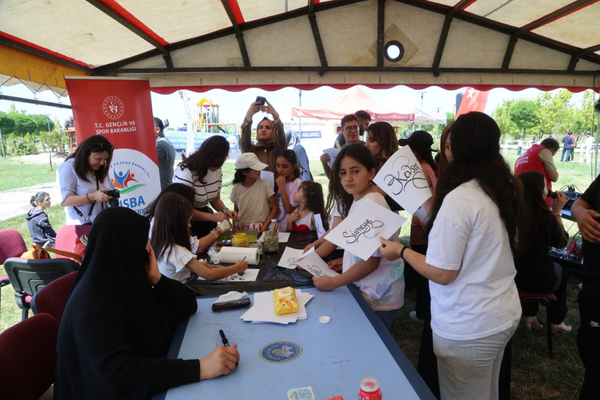 Özel gereksinimli çocuklar Van'daki "Gençlik ve Spor Festivali"nde eğlendi