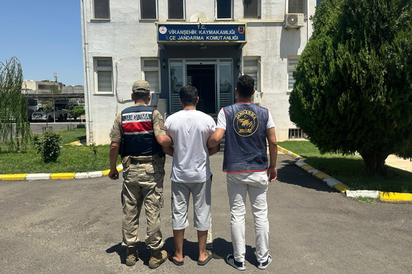 Şanlıurfa'da 10 yıl hapis cezası bulunan şahıs yakalandı Şanlıurfa'da 10 yıl hapis cezası bulunan şahıs yakalandı