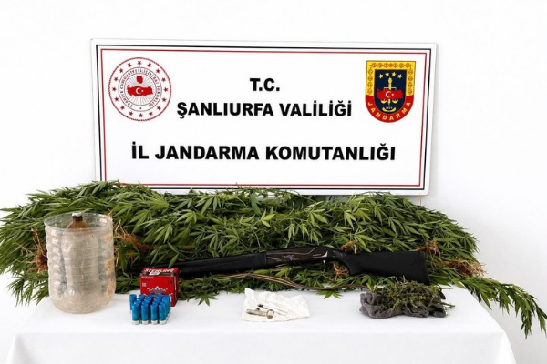 Şanlıurfa’da uyuşturucu operasyonunda 102 gram esrar ele geçirildi Şanlıurfa’da uyuşturucu operasyonunda 102 gram esrar ele geçirildi