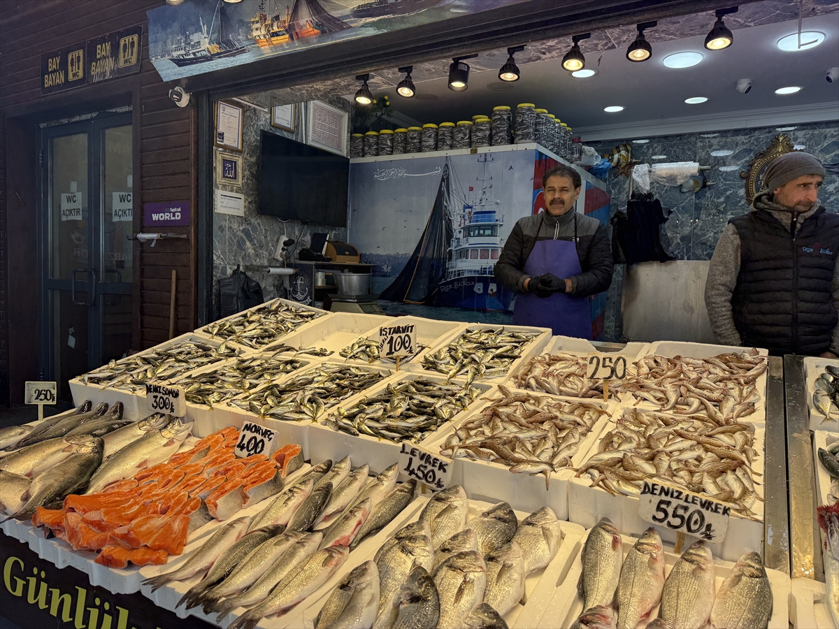 Trabzon'da hamsi ve istavrit 100 liradan satılıyor