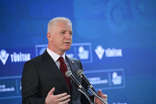 Vali Gül, Osmanlı Köyü kazı alanında incelemelerde bulundu
