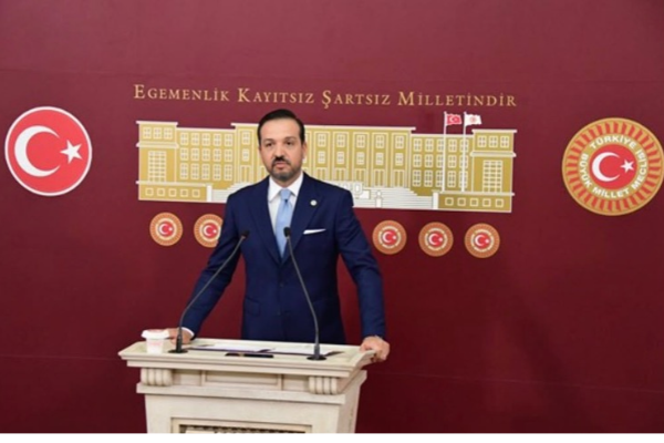 Zorlu: Kurultay Fenomeni eseri Cumhurbaşkanı Erdoğan’a sunuldu