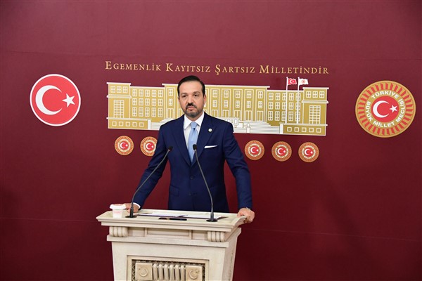Zorlu, Macaristan’da Hun-Türk Kurultayı’na katıldı Zorlu, Macaristan’da Hun-Türk Kurultayı’na katıldı