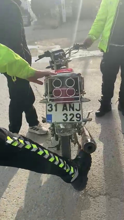 Abartı egzoz 12 bin TL’ye patladı
