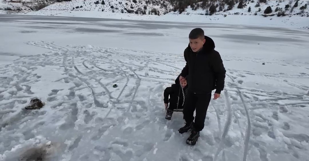’Adana’nın Sibiryası’nda Kürebeli Barajı buz tuttu

