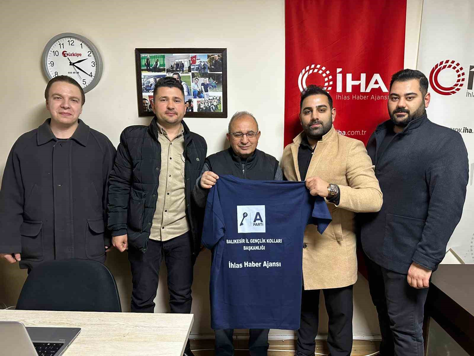 Anahtar Partili gençlerden İHA’ya ziyaret
