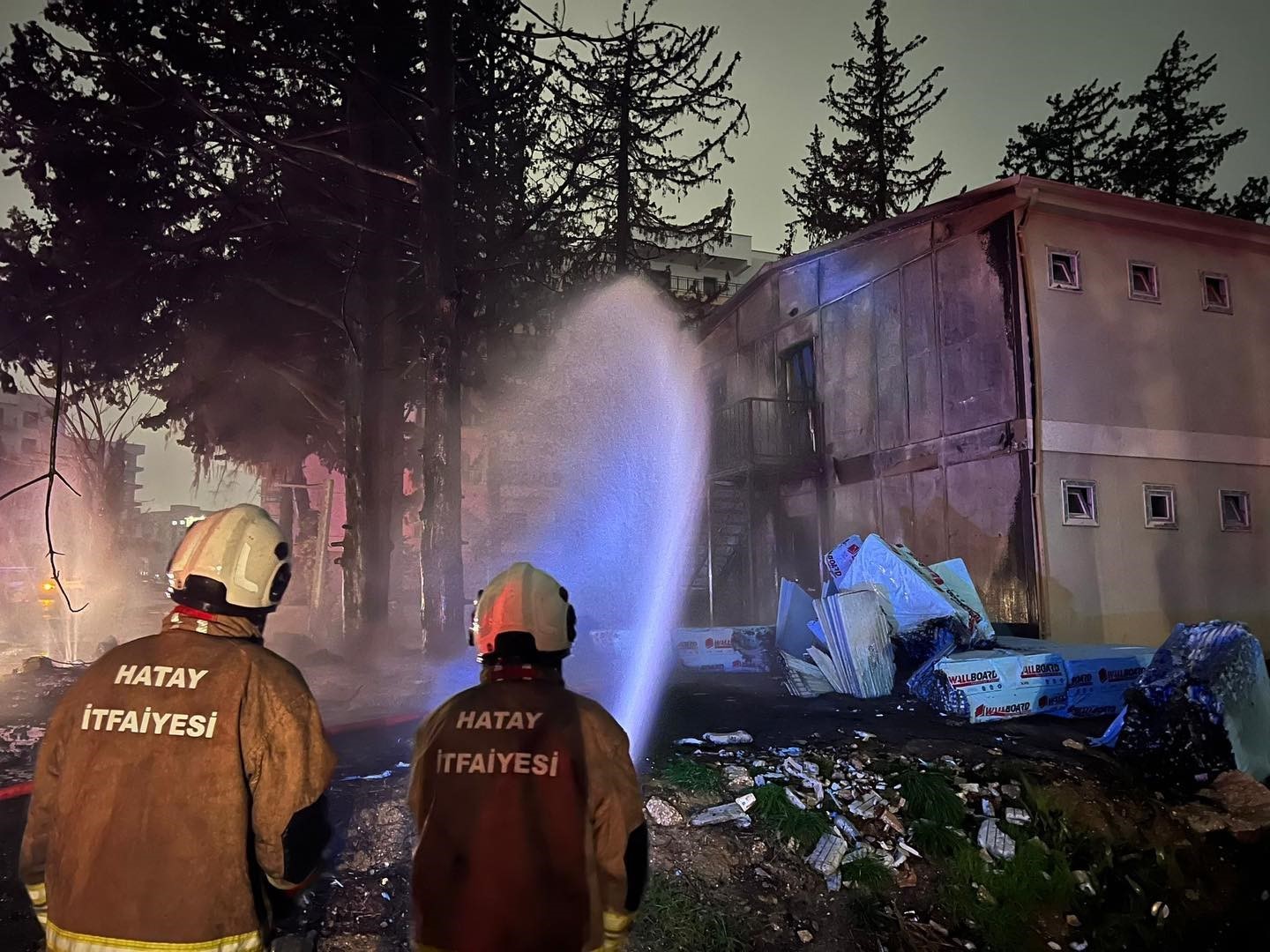 Antakya’da şantiyede korkutan yangın
