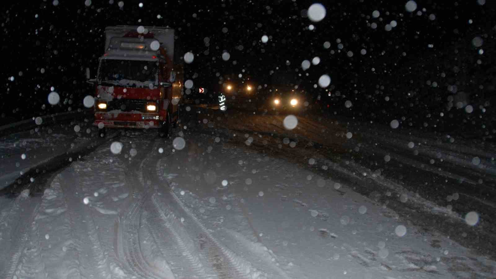 Antalya’da bin 825 rakımlı Alacabel’de kar yağışı başladı
