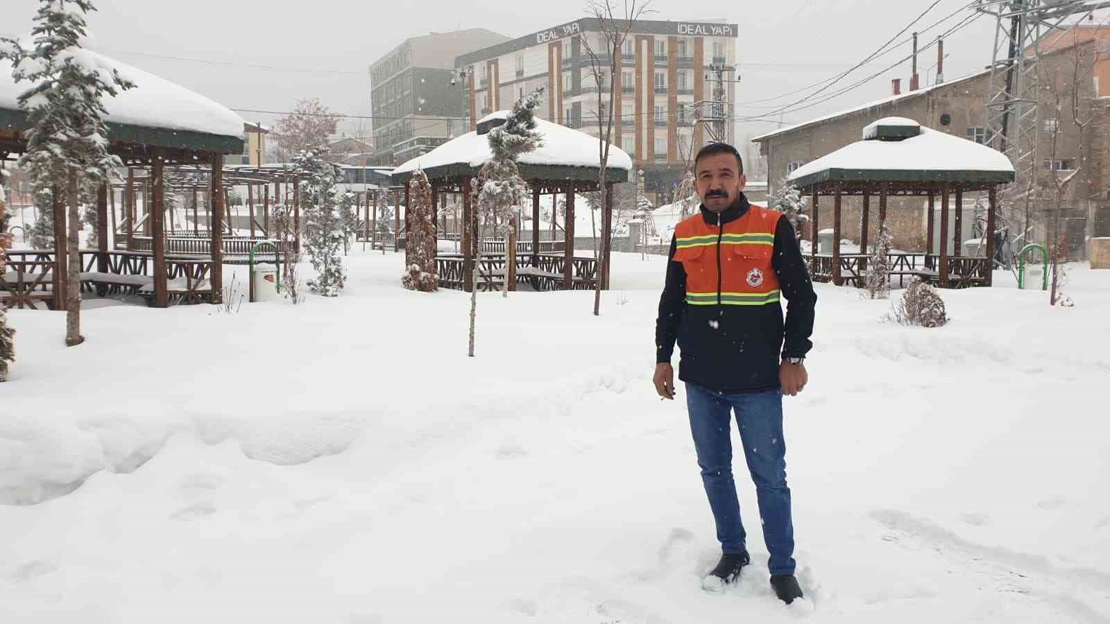 Başkale’de 19 yerleşim yerinin yolu ulaşıma kapandı
