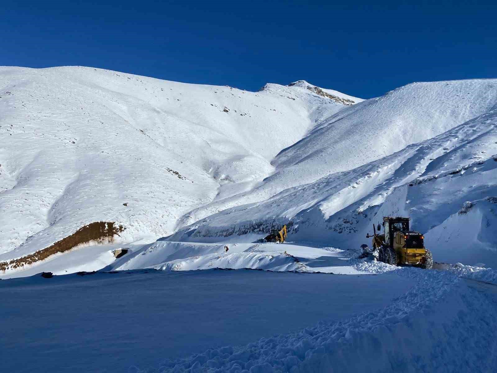 Batman’da 500 köy ve mezra yolu ulaşıma açıldı
