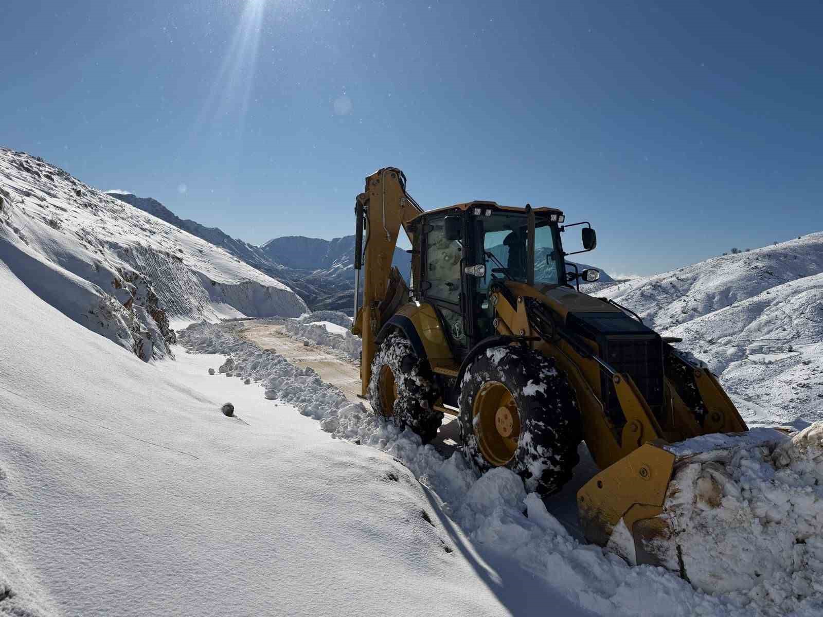 Batman’da 500 köy ve mezra yolu ulaşıma açıldı

