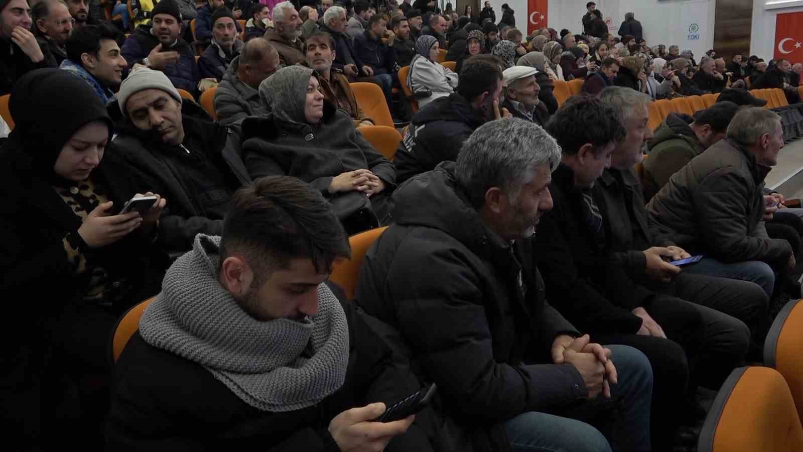 Bayburt’ta TOKİ kura çekimleri yapıldı: 723 konutun hak sahipleri belirlendi
