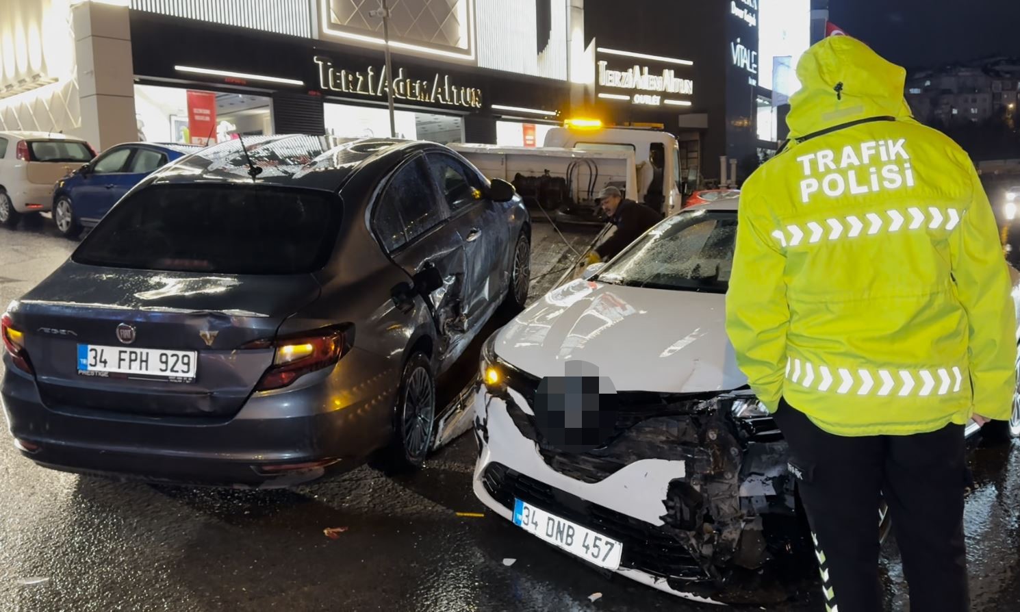 Beylikdüzü E-5’te iki araç çarpıştı: 1 yaralı
