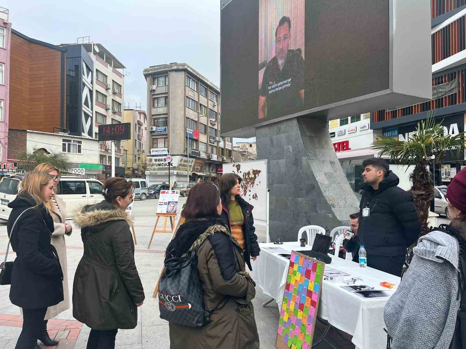 Burhaniye’de üniversitelilerden anlamlı bir proje
