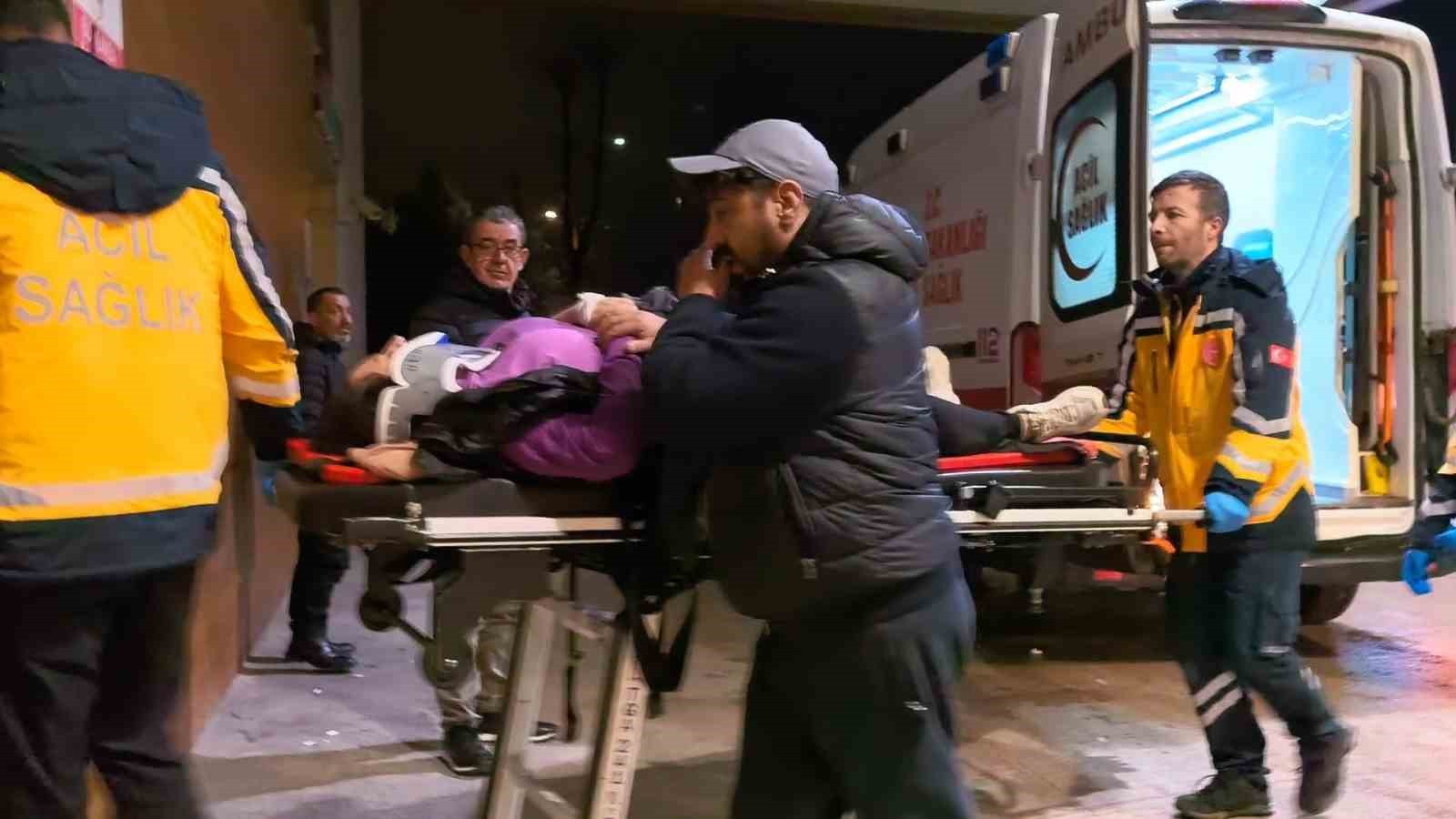 Bursa’da halk minibüsü anne ve kızına çarptı: 2 yaralı
