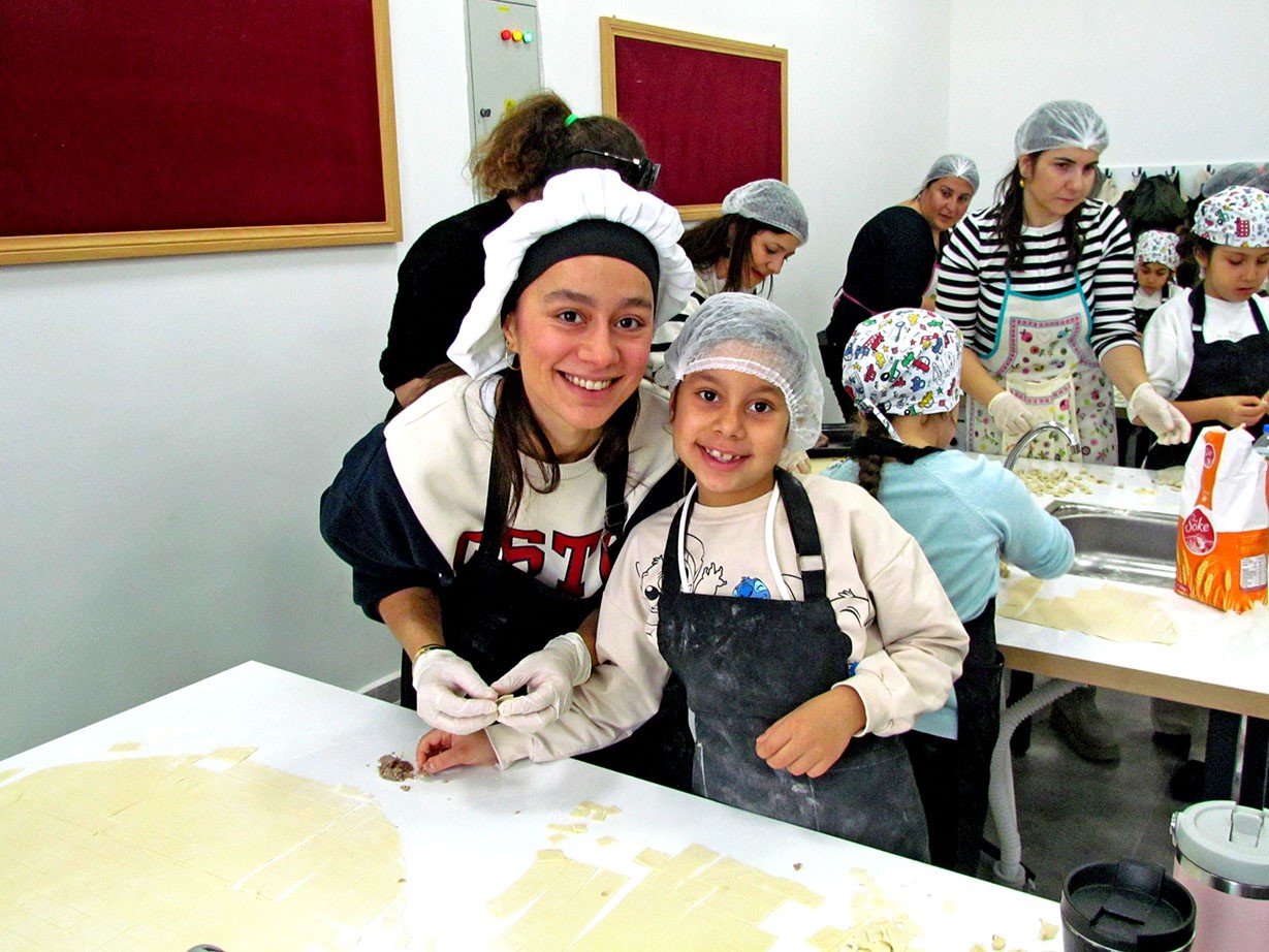 Çeşme’de öğrencilerden hem öğretici ve hem lezzetli etkinlik
