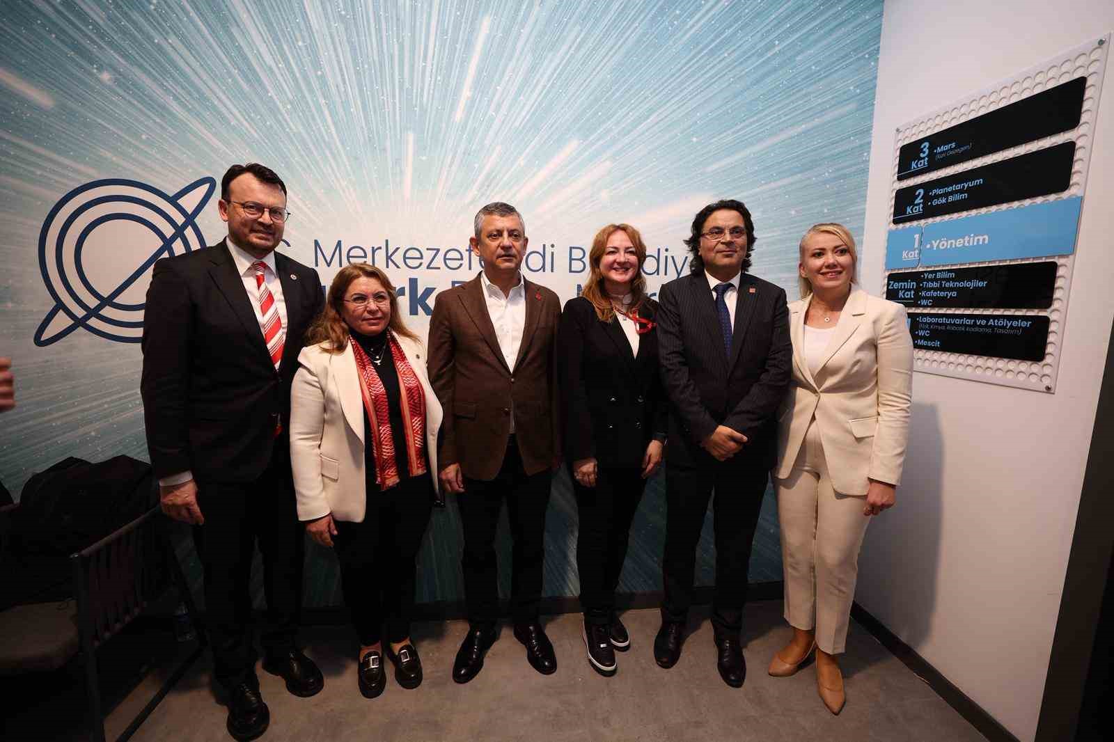 CHP Genel Başkanı Özgür Özel’den Başkan Doğana övgü dolu sözler
CHP Genel Başkanı Özgür Özel’den Başkan Doğana övgü dolu sözler