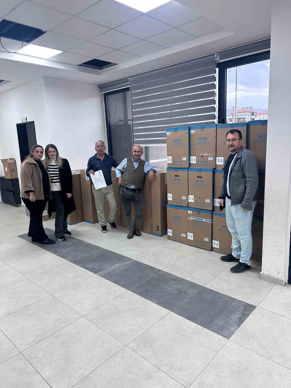 Dayanışmayla okula 26 adet klima kazandırıldı
